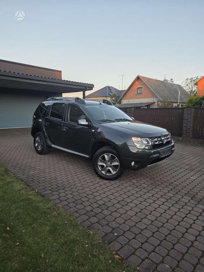 Dacia Duster 2015 — rear view
