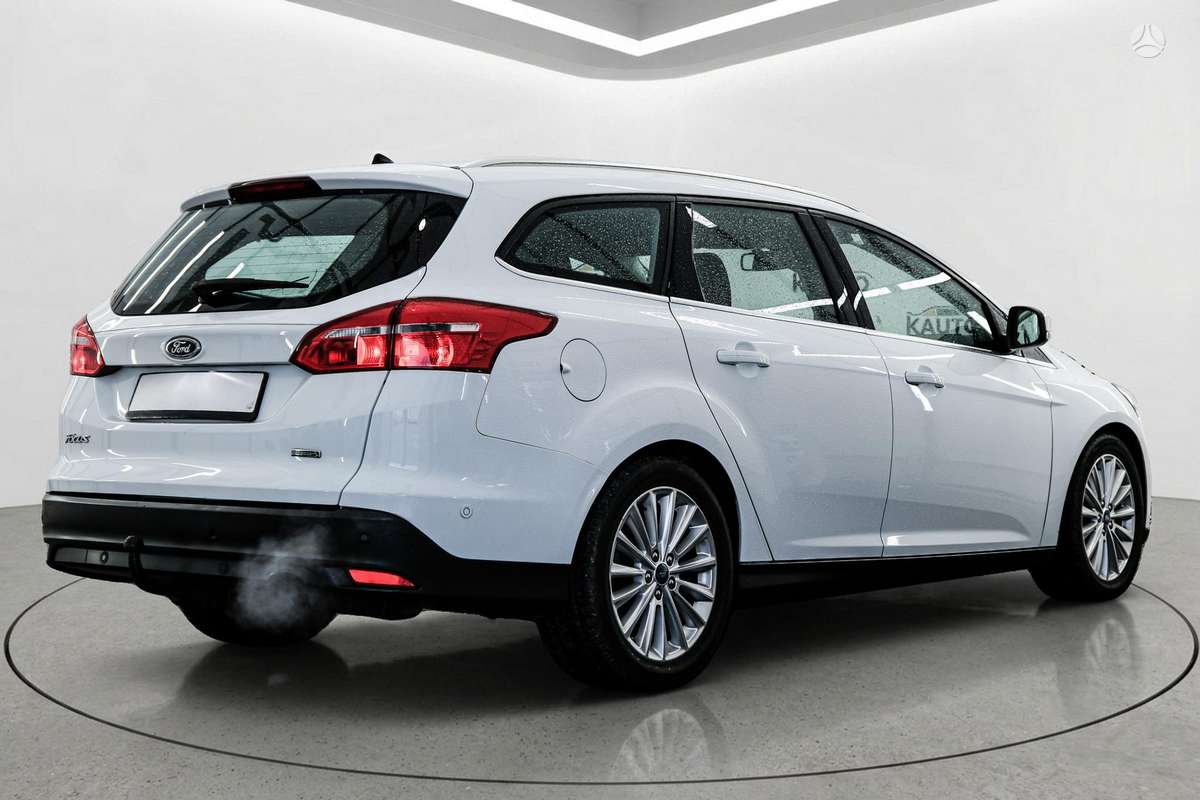 Ford Focus 2015 — салон