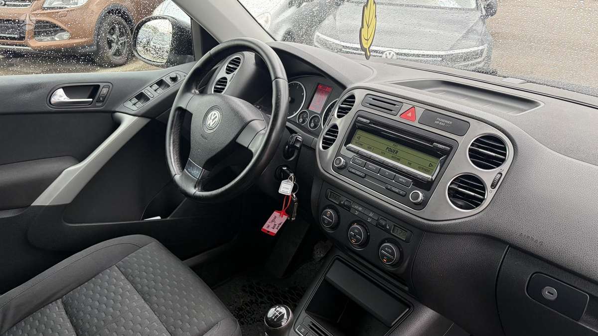 Volkswagen Tiguan 2009 — photo 17