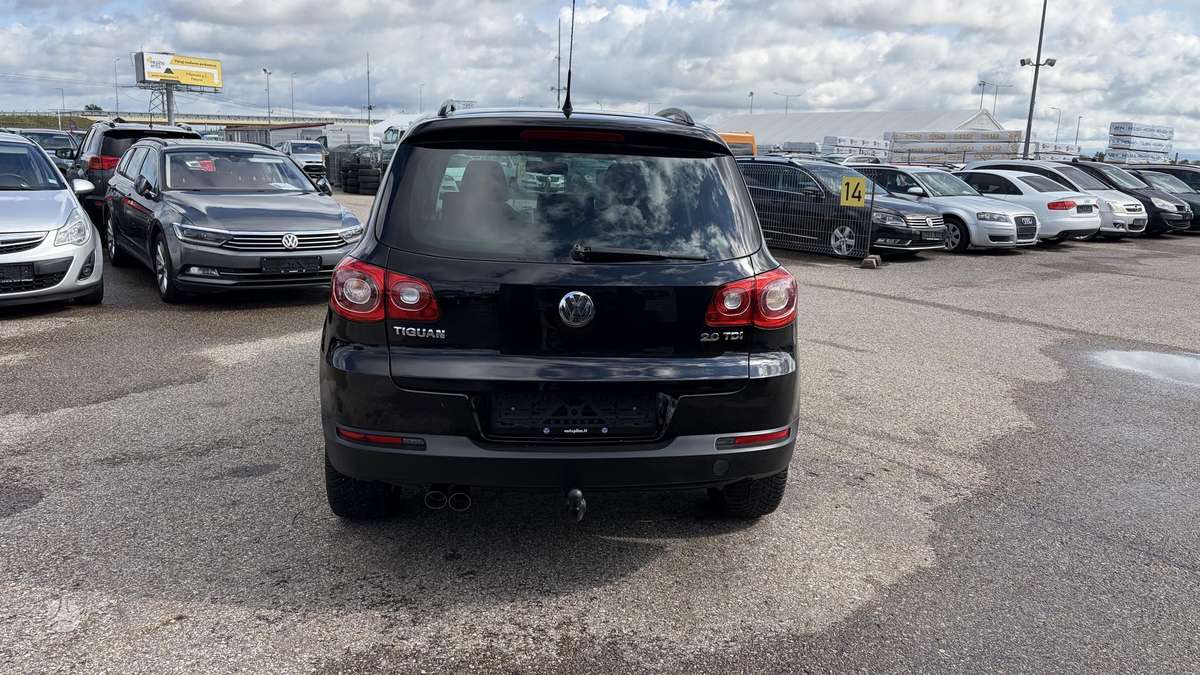 Volkswagen Tiguan 2009 — engine 2000 cm³, 140 HP (103kW)
