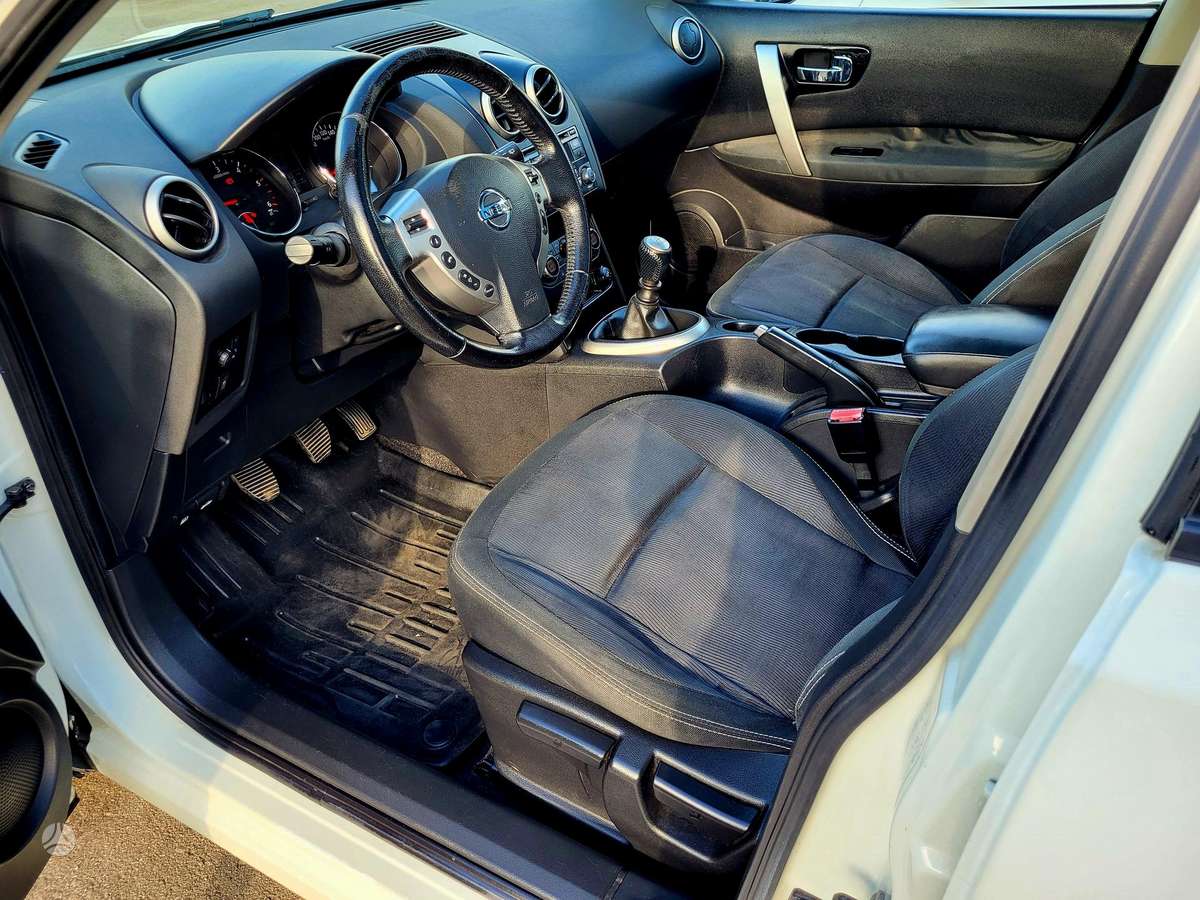 Nissan Qashqai+2 2010 — photo 14