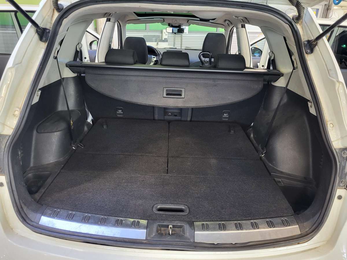 Nissan Qashqai+2 2010 — photo 23