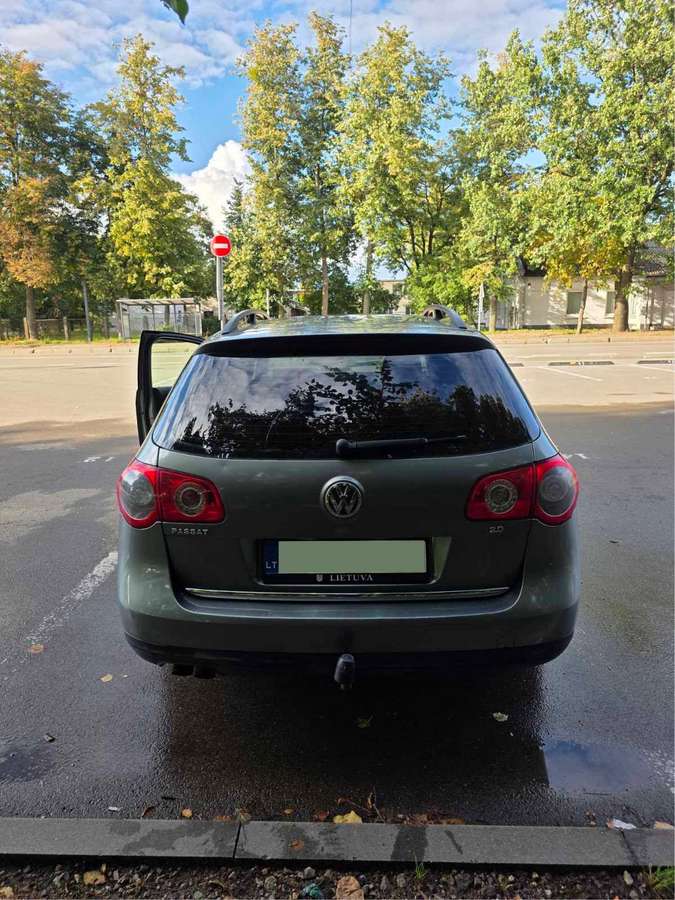 Volkswagen Passat 2006 — вигляд ззаду