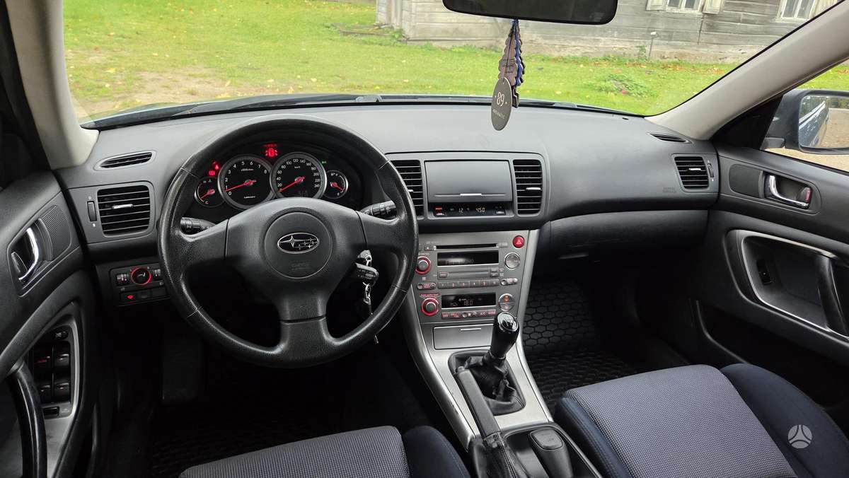 Subaru Legacy 2004 — photo 13