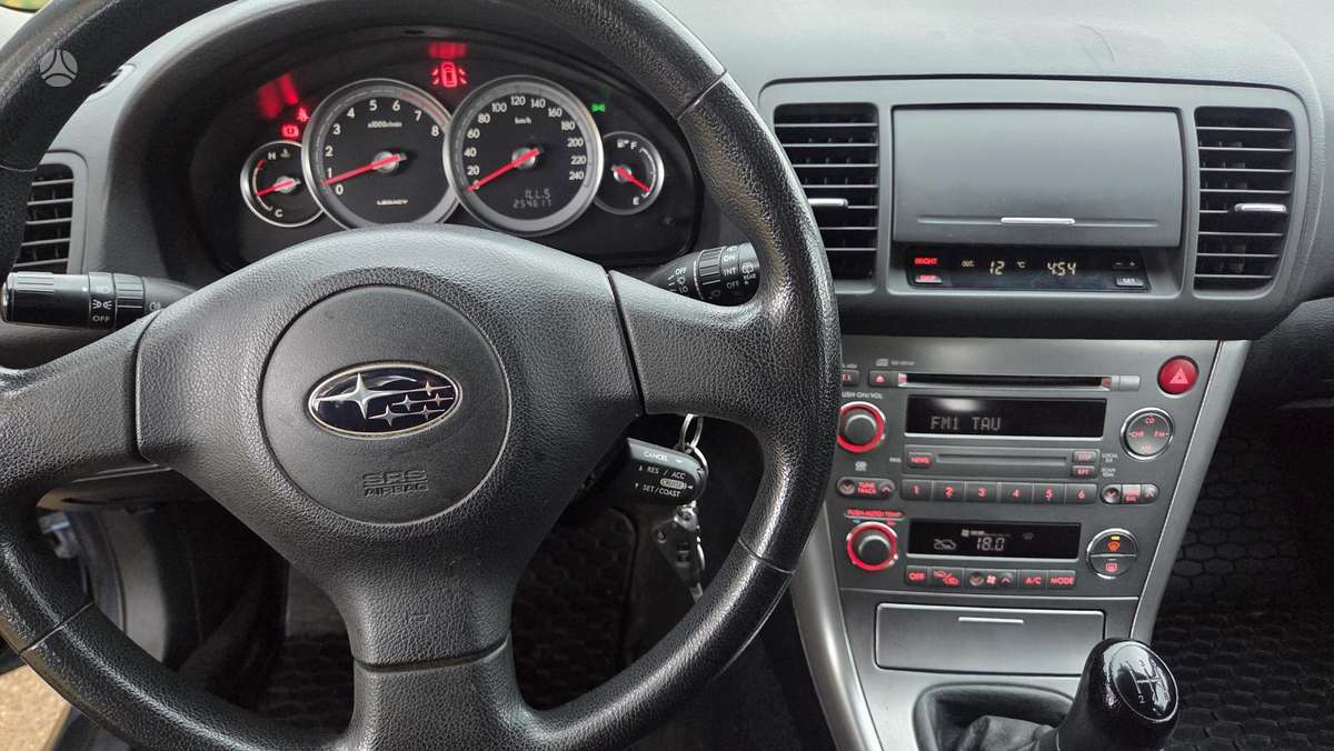 Subaru Legacy 2004 — photo 14
