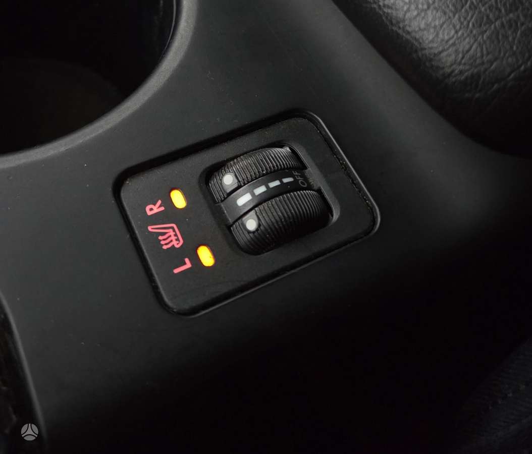 Subaru Legacy 2004 — photo 16