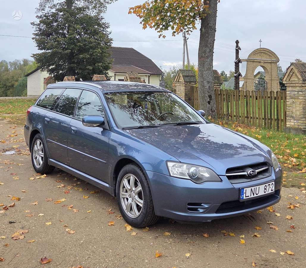 Subaru Legacy 2004 — rear view