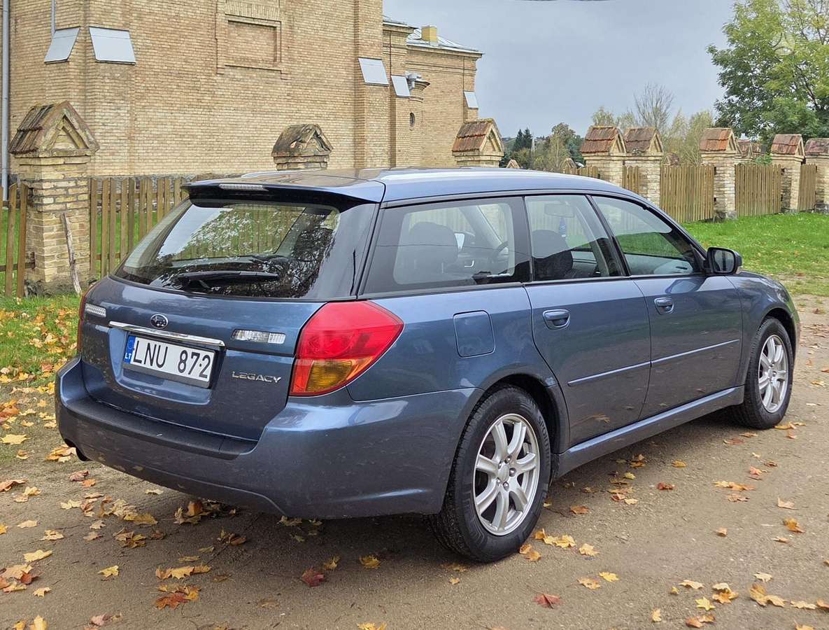 Subaru Legacy 2004 — interior