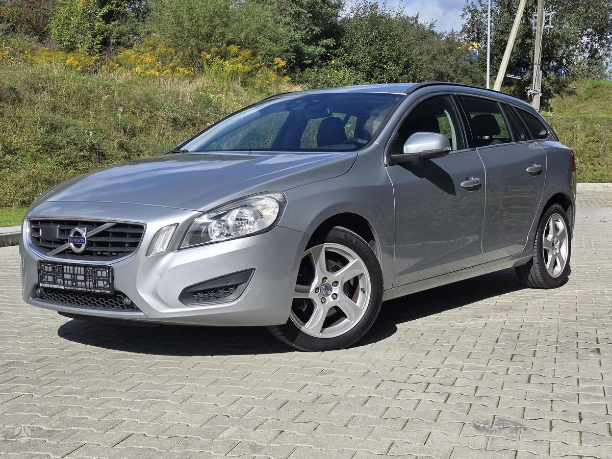 Volvo V60 2011 — салон