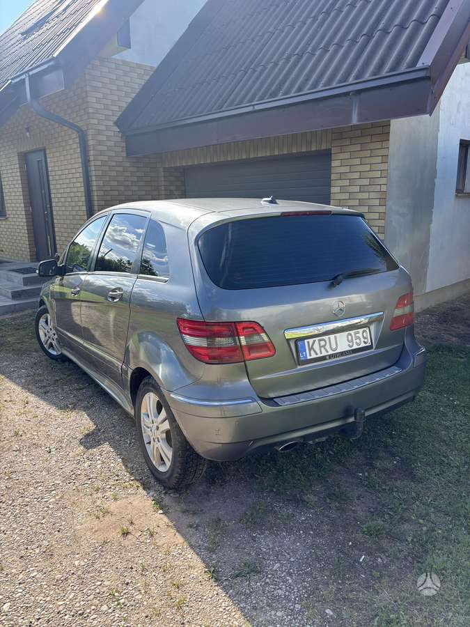 Mercedes-Benz B200 2009 — салон