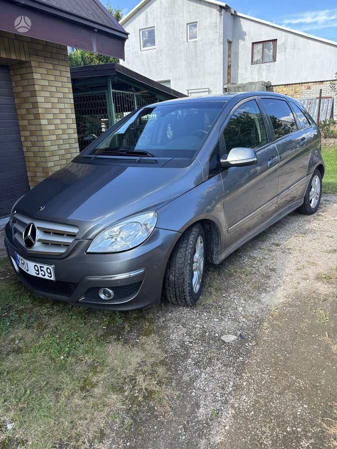 Mercedes-Benz B200 2009 — двигун