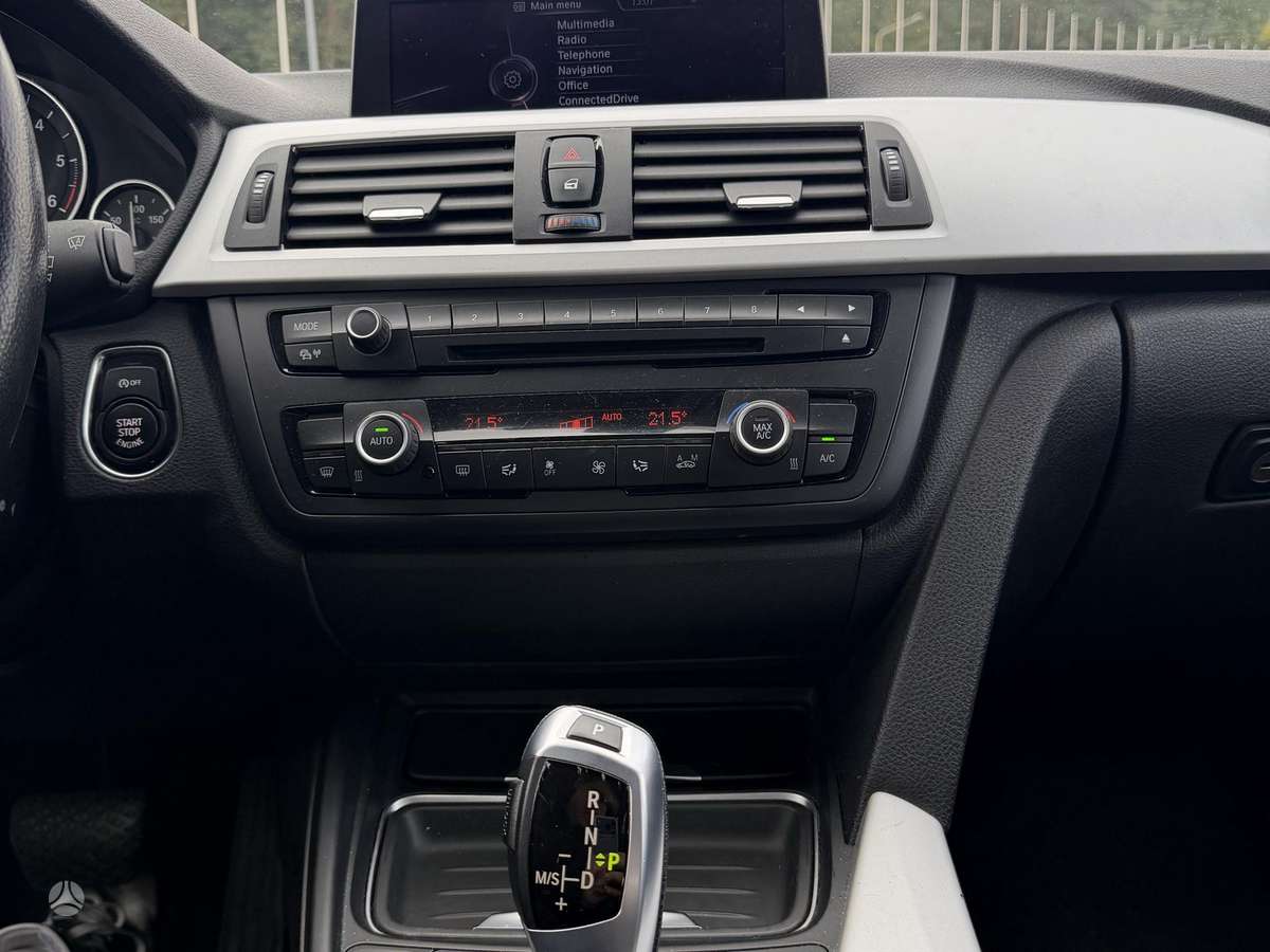 BMW 318 2013 — photo 14