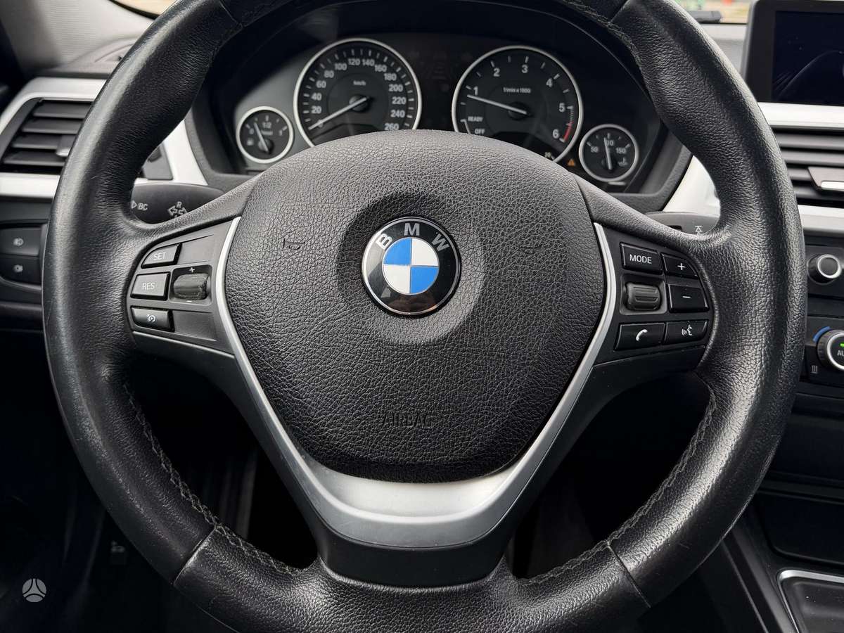 BMW 318 2013 — photo 16