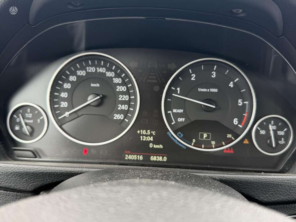 BMW 318 2013 — photo 17