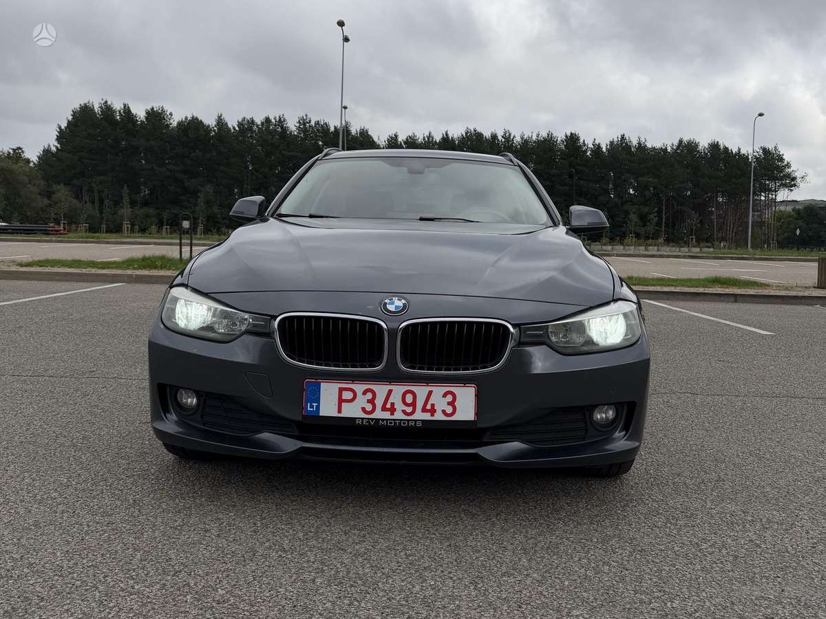 BMW 318 2013 — rear view