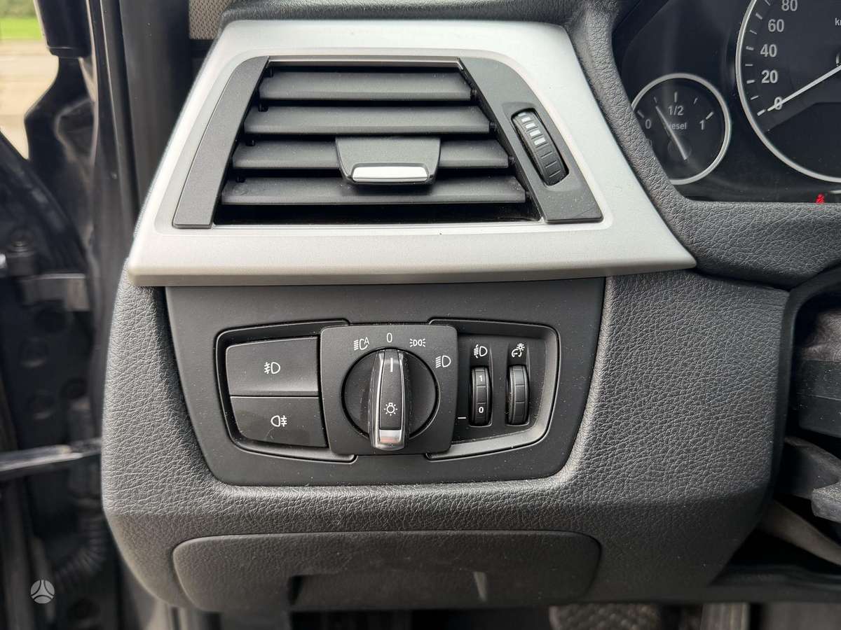 BMW 318 2013 — photo 22