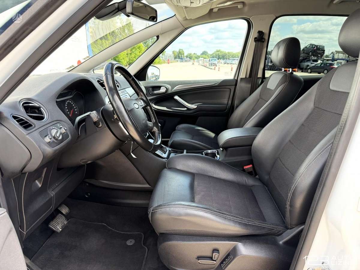 Ford S-MAX 2013 — photo 11