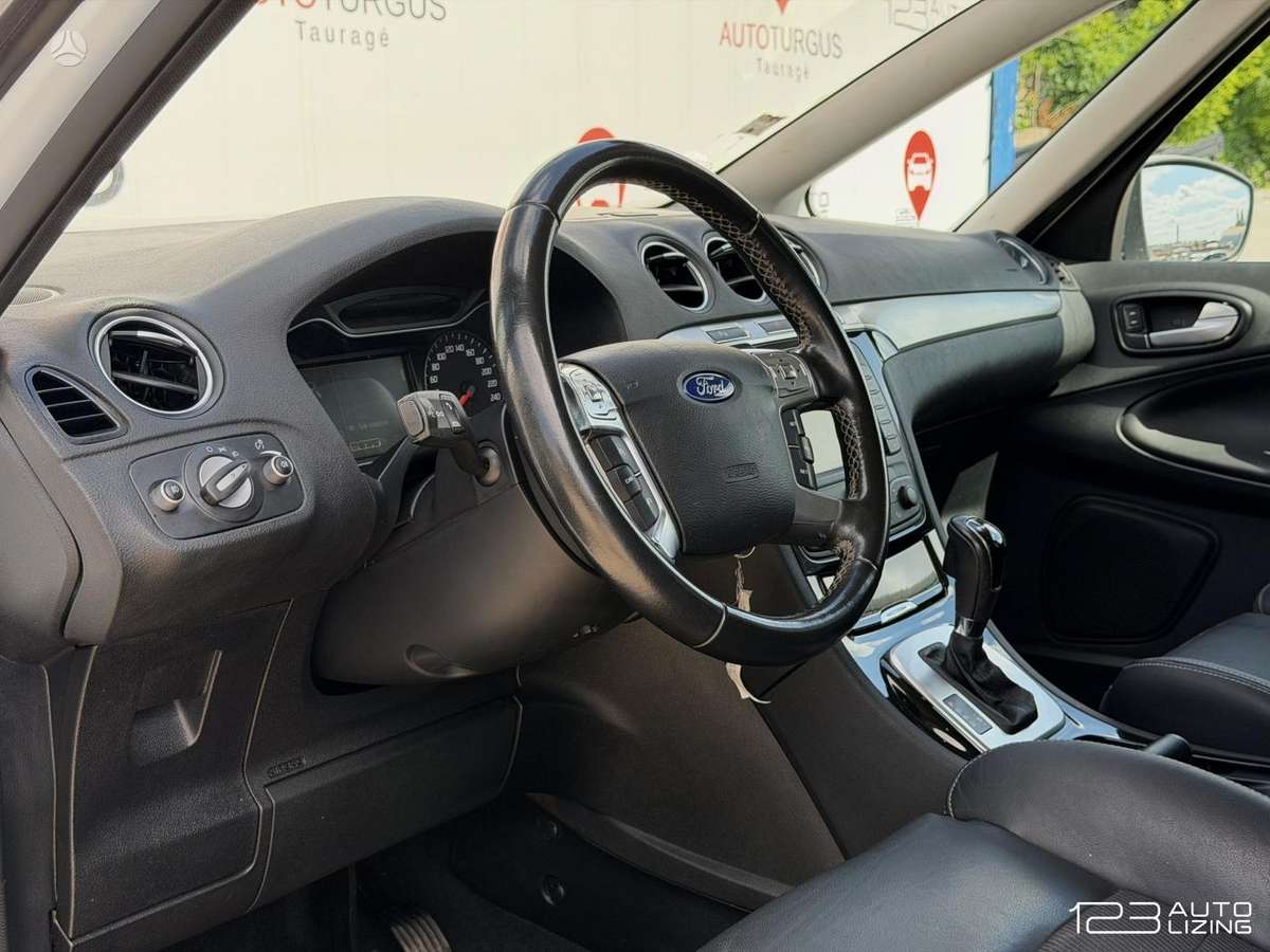 Ford S-MAX 2013 — photo 12