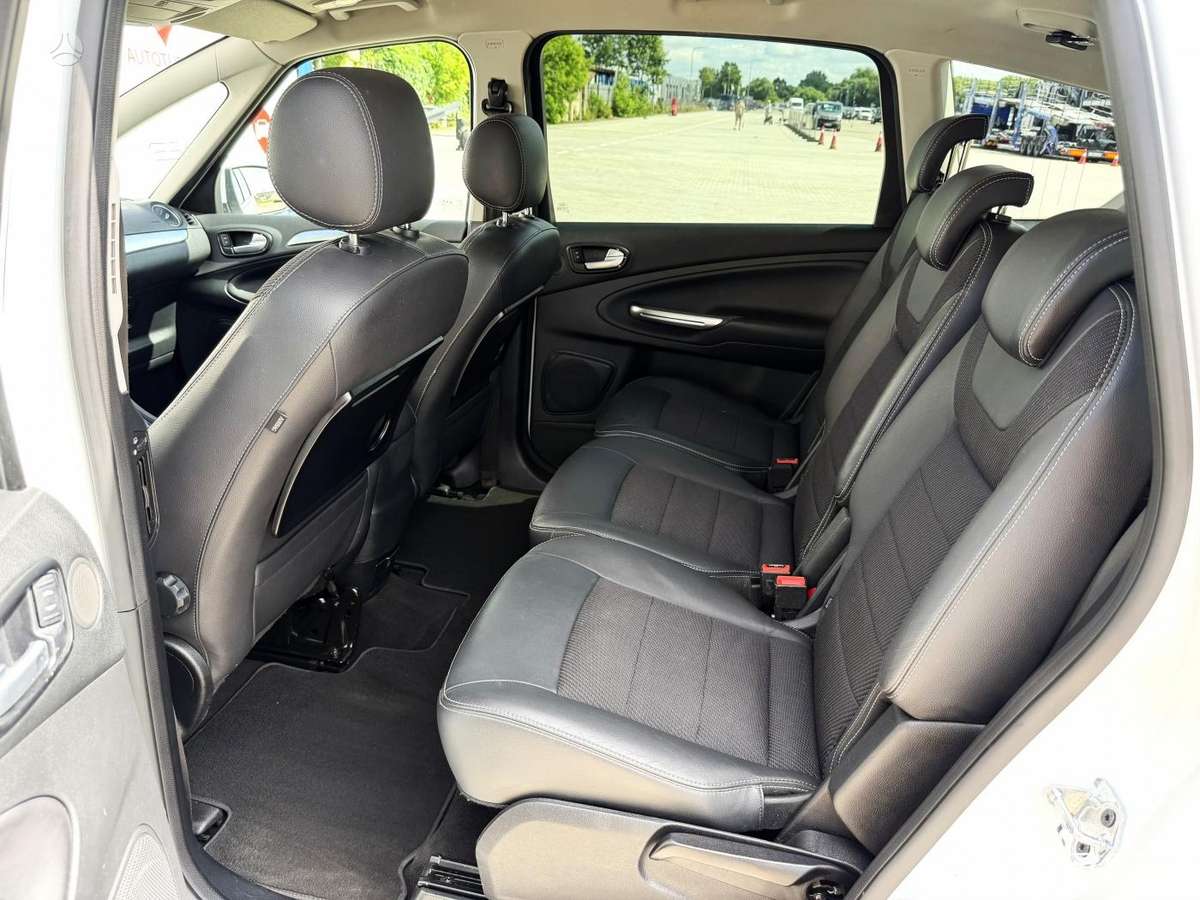 Ford S-MAX 2013 — photo 13