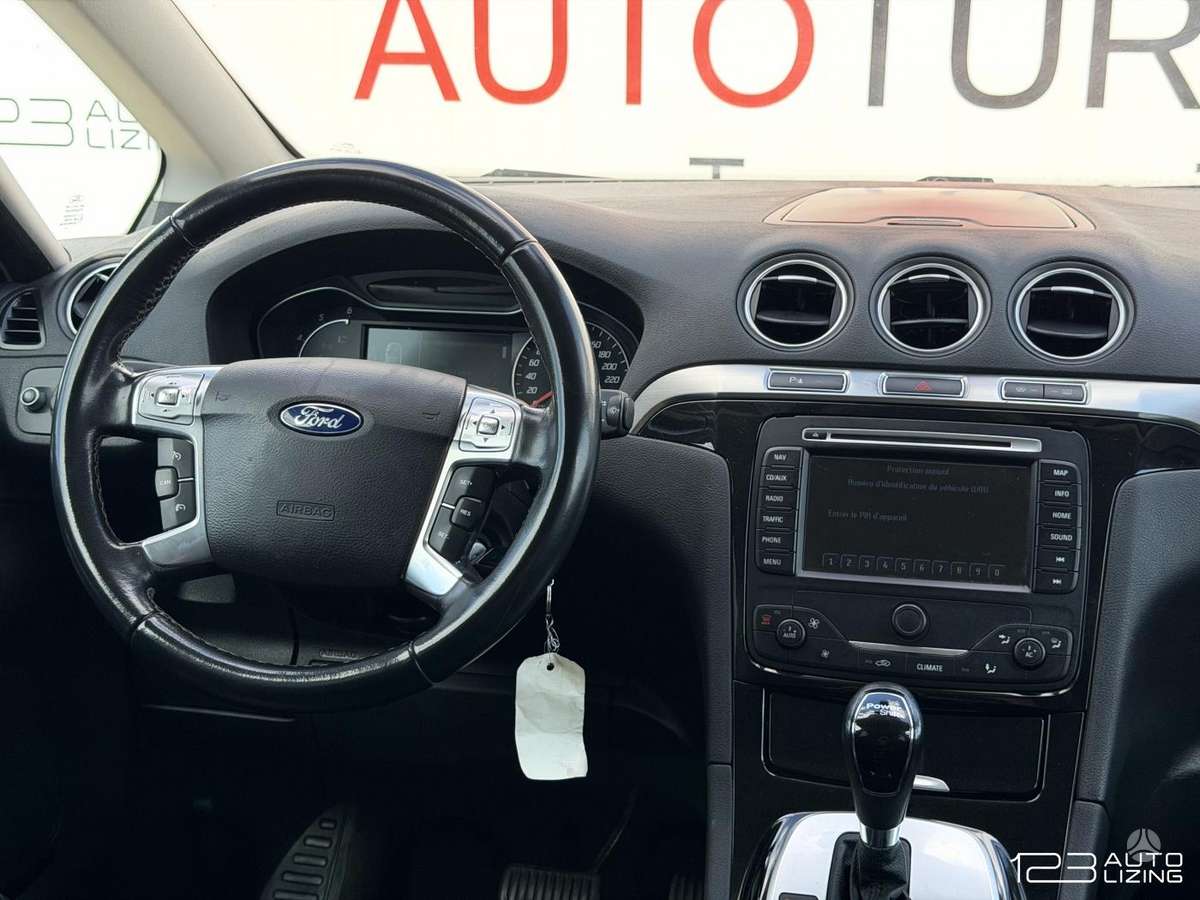 Ford S-MAX 2013 — photo 17