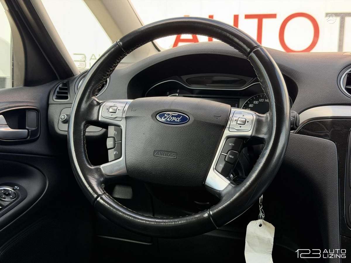 Ford S-MAX 2013 — photo 18