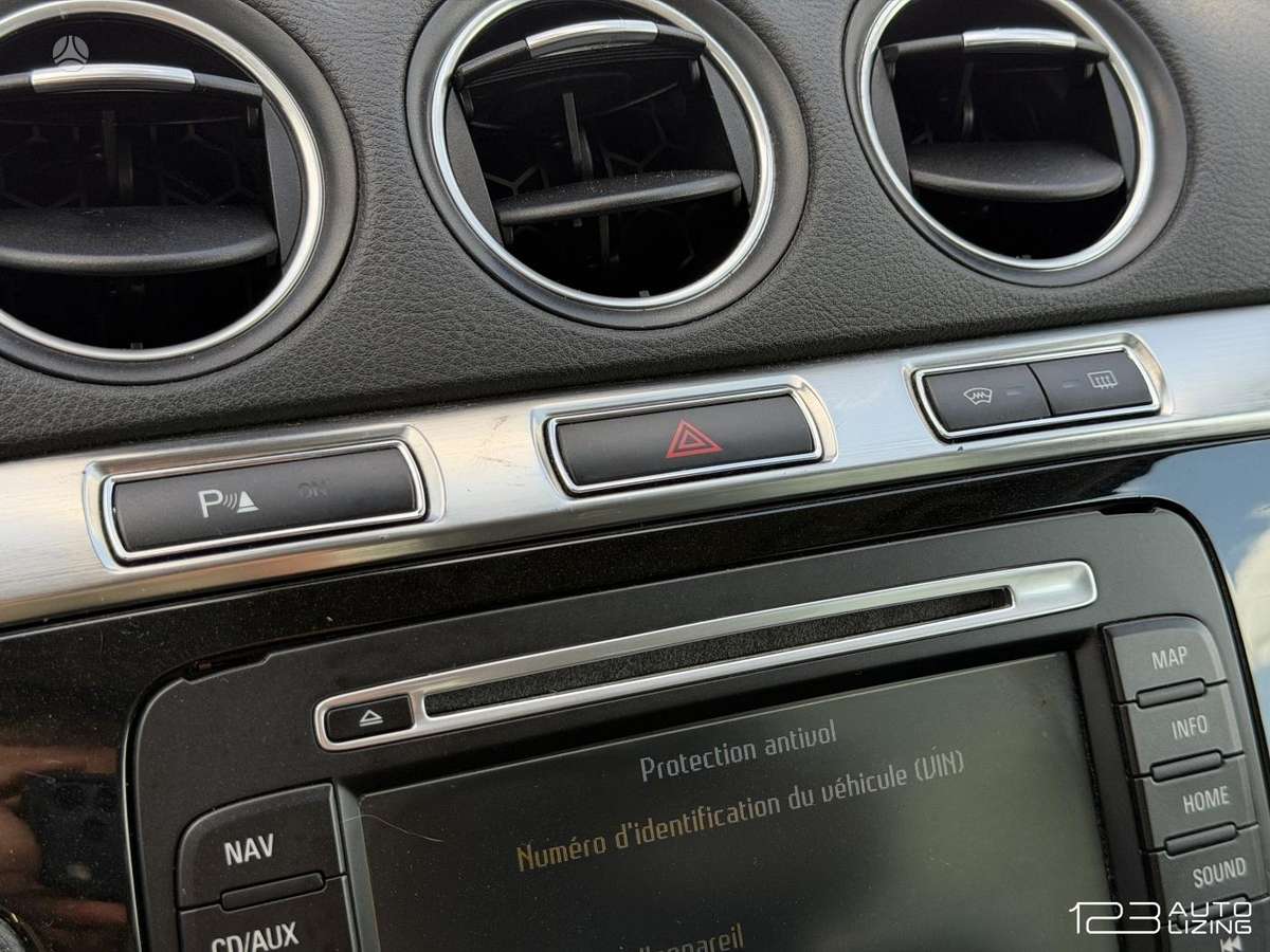 Ford S-MAX 2013 — photo 19