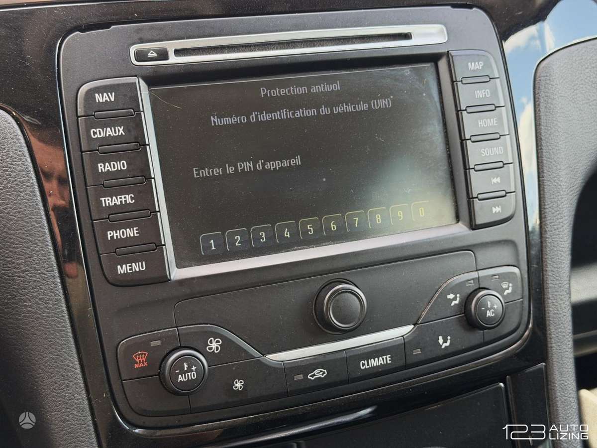 Ford S-MAX 2013 — photo 20