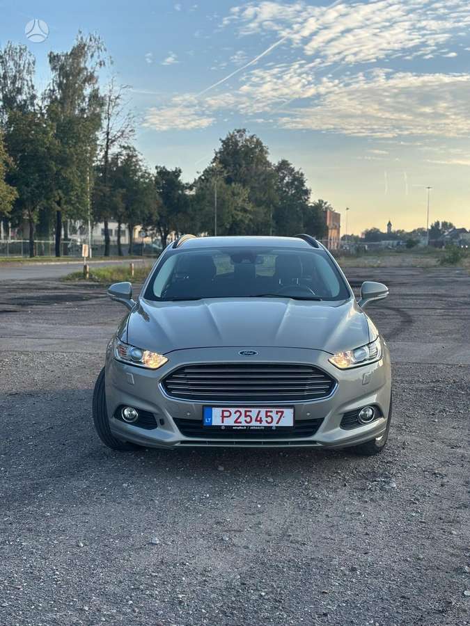 Ford Mondeo 2015 — вигляд ззаду
