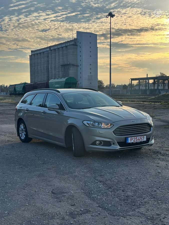 Ford Mondeo 2015 — салон