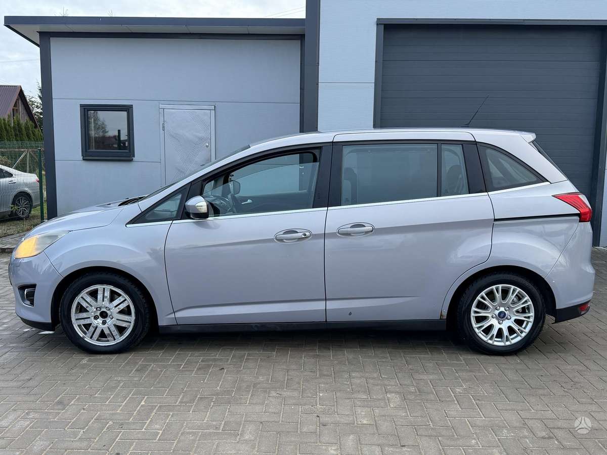Ford Grand 2011 — вигляд ззаду