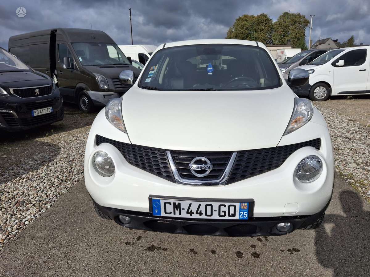 Nissan Juke 2012 — вигляд ззаду