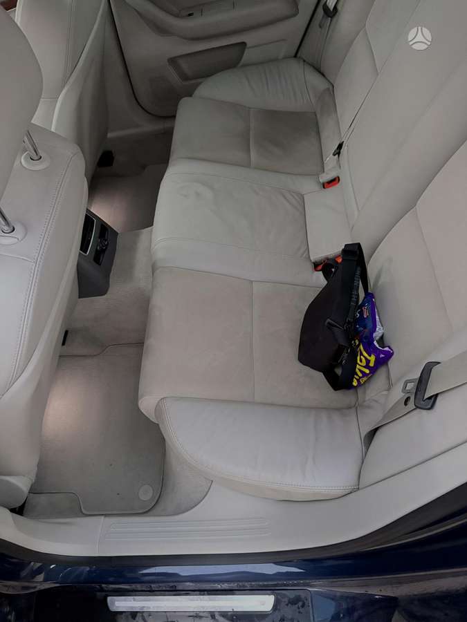 Audi A6 2011 — photo 18