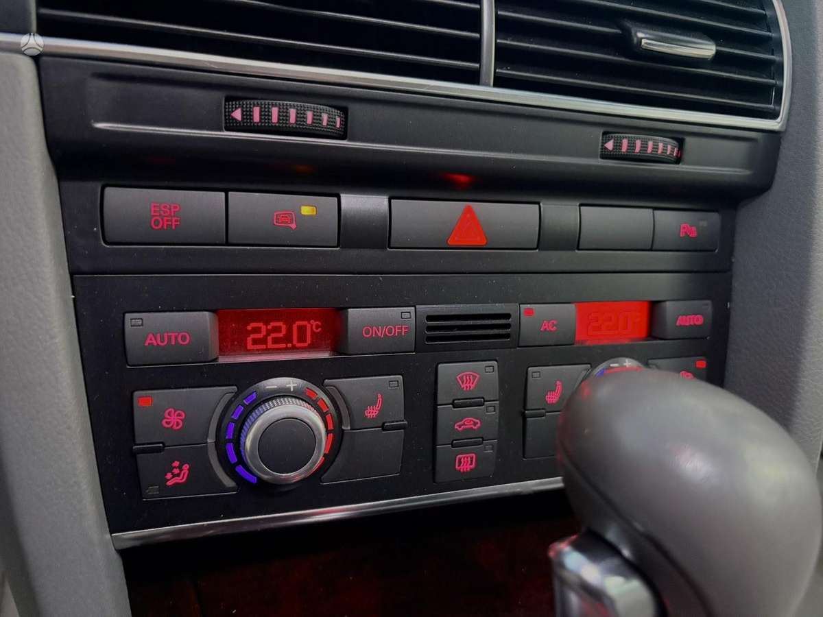 Audi A6 2011 — photo 24