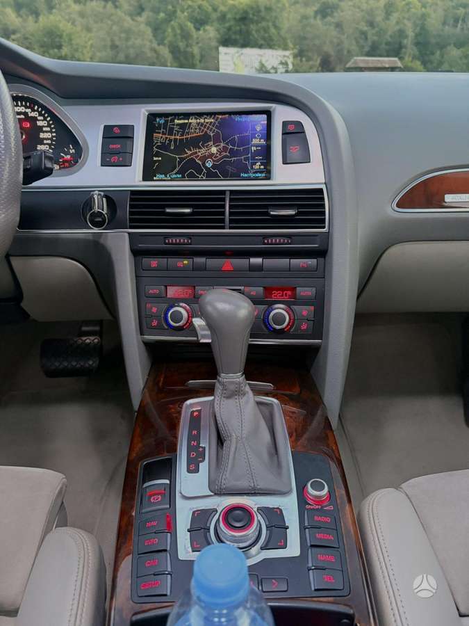 Audi A6 2011 — photo 25