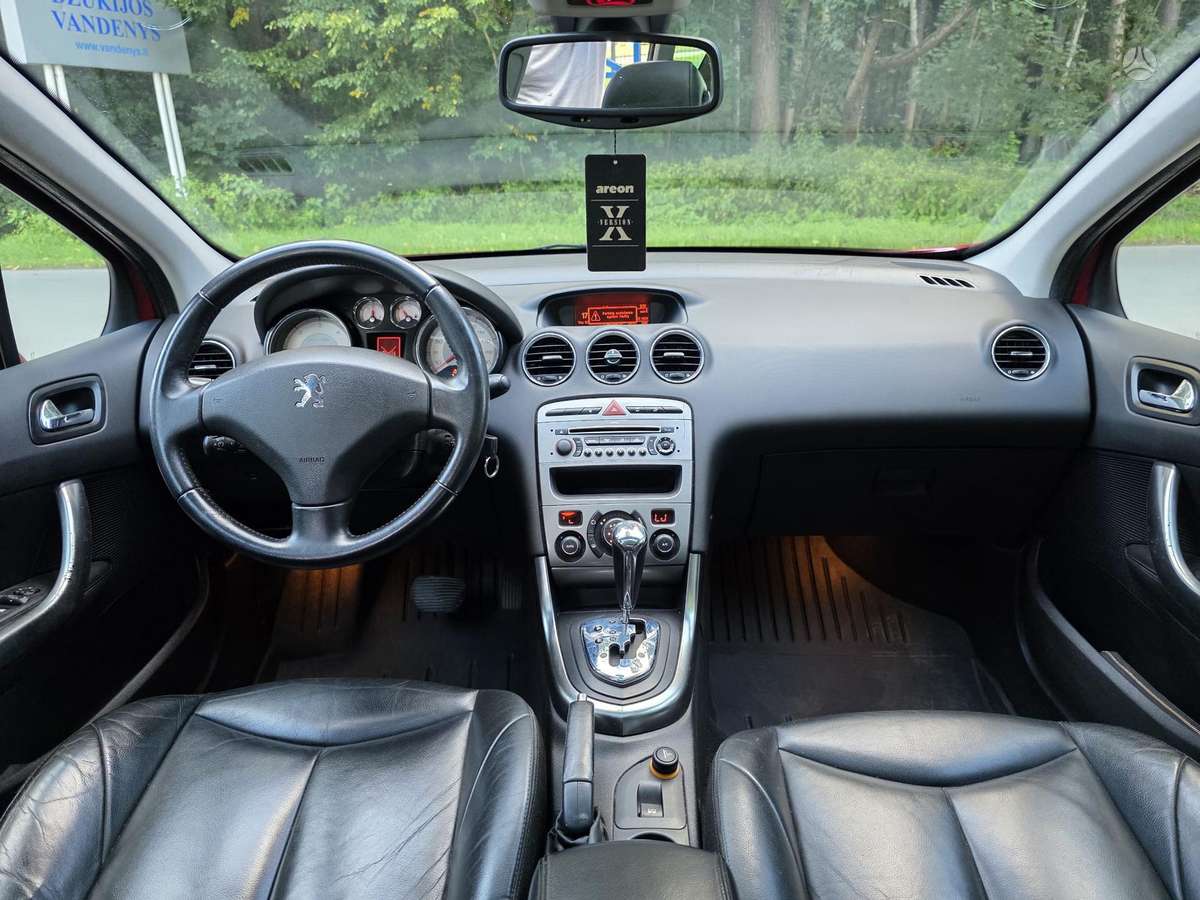 Peugeot 308 2008 — салон