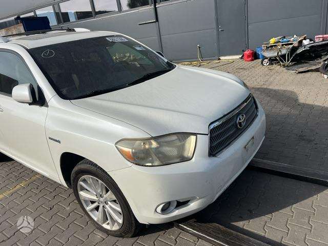 Toyota Highlander 2010 — салон