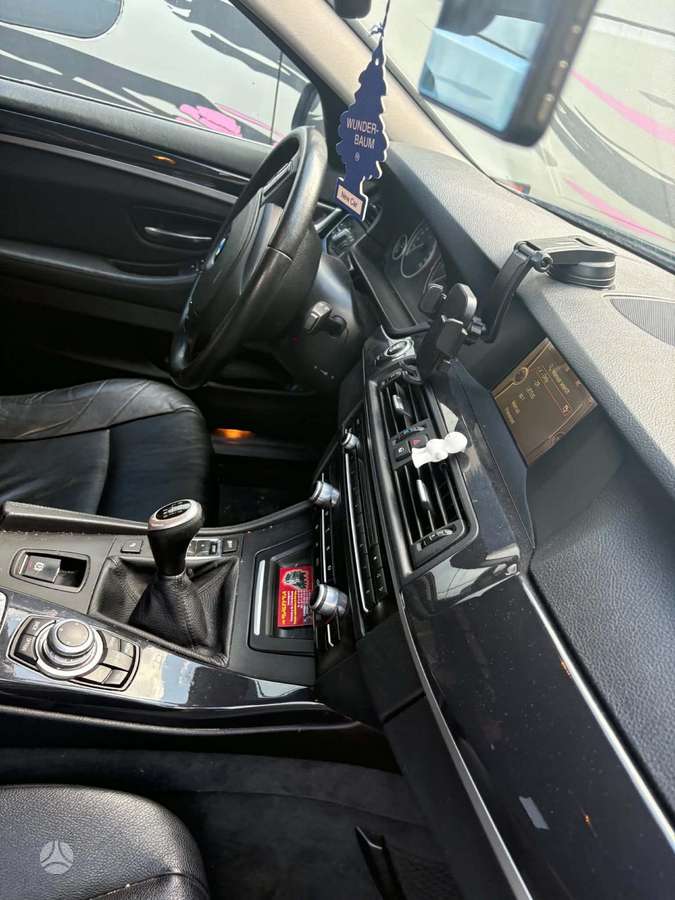 BMW 520 2012 — photo 16