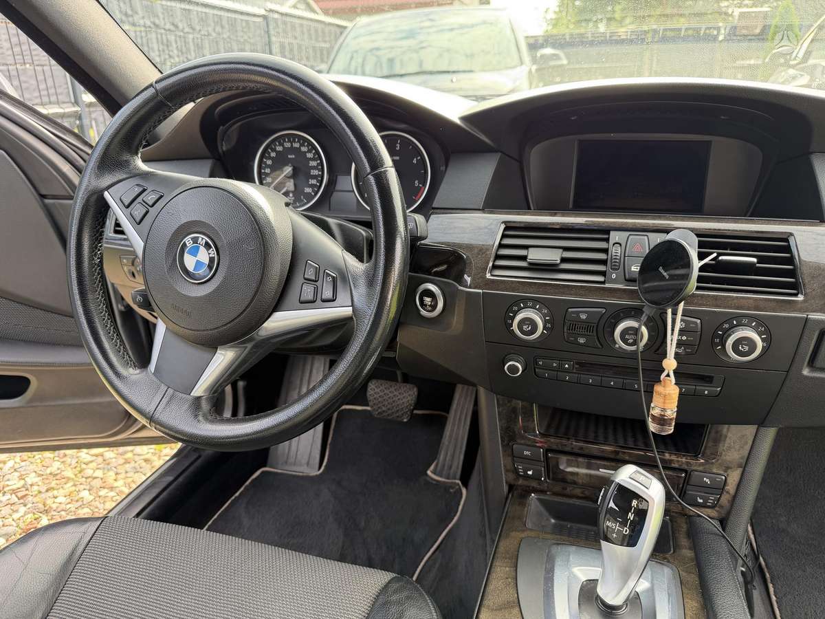 BMW 525 2009 — photo 11