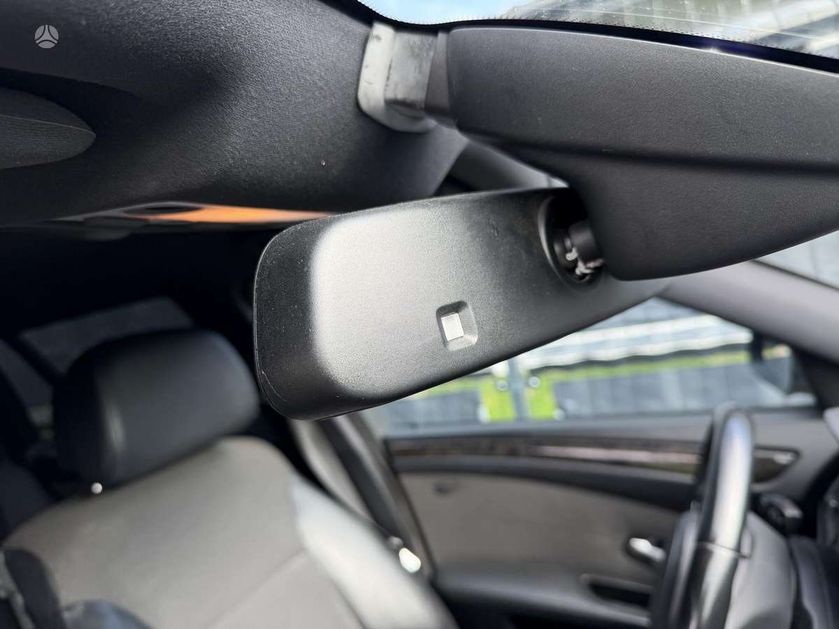 BMW 525 2009 — photo 19