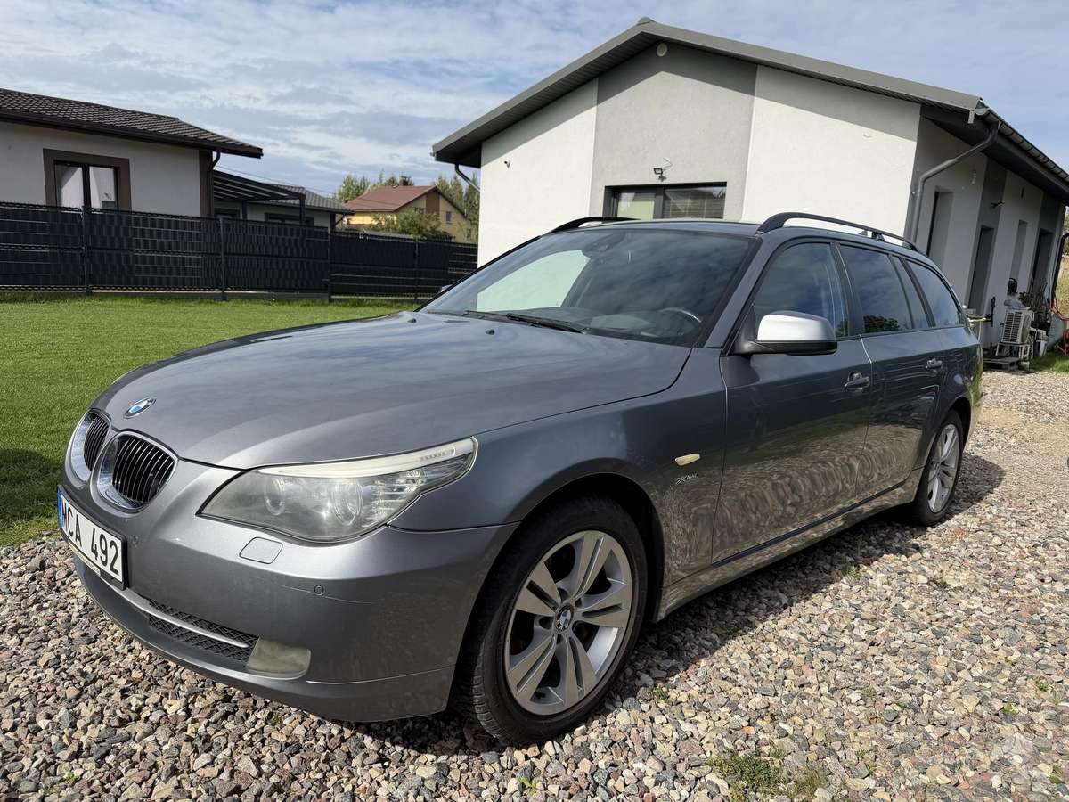 BMW 525 2009 — rear view