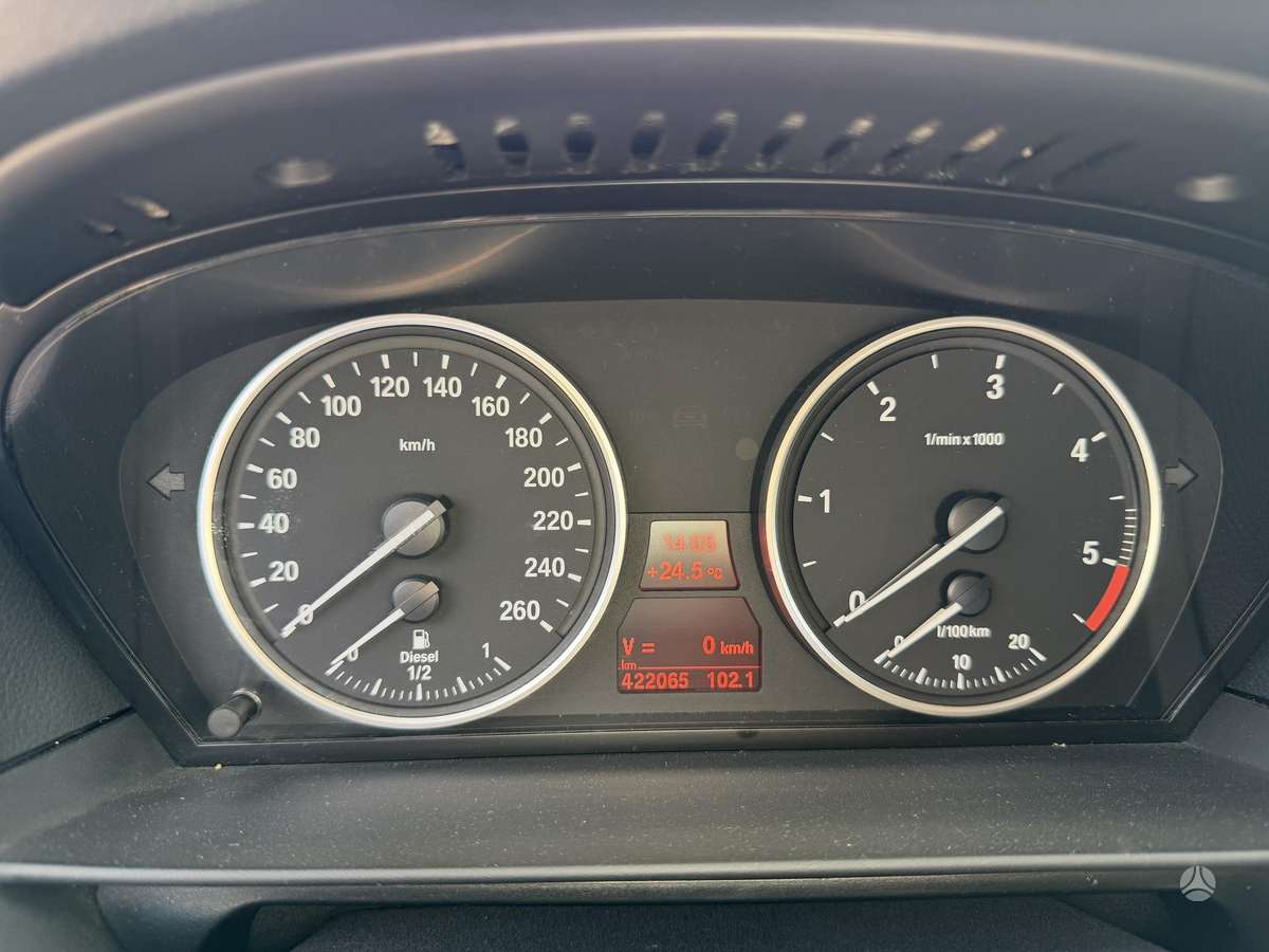 BMW 525 2009 — photo 21