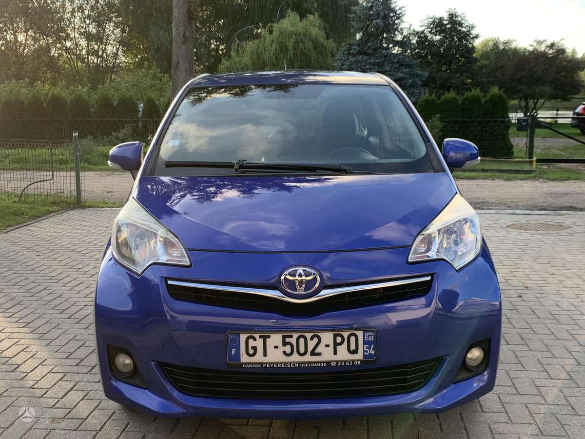 Toyota Verso-S, 2011