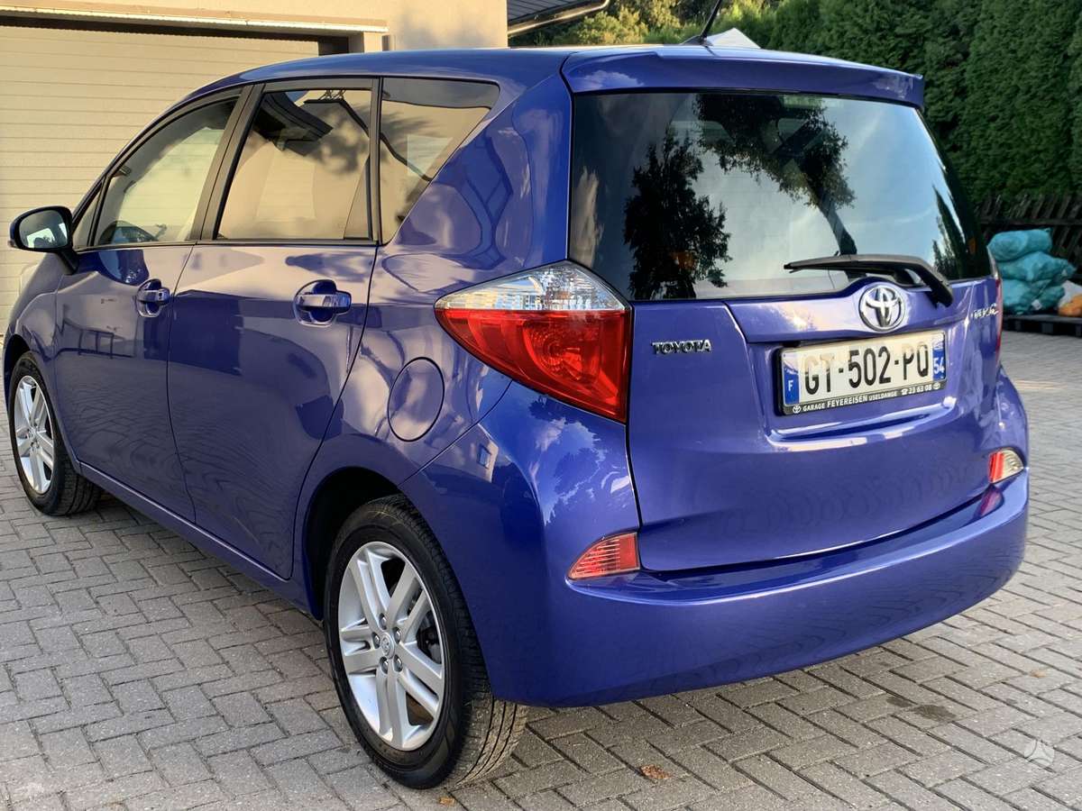 Toyota Verso-S 2011 — photo 10