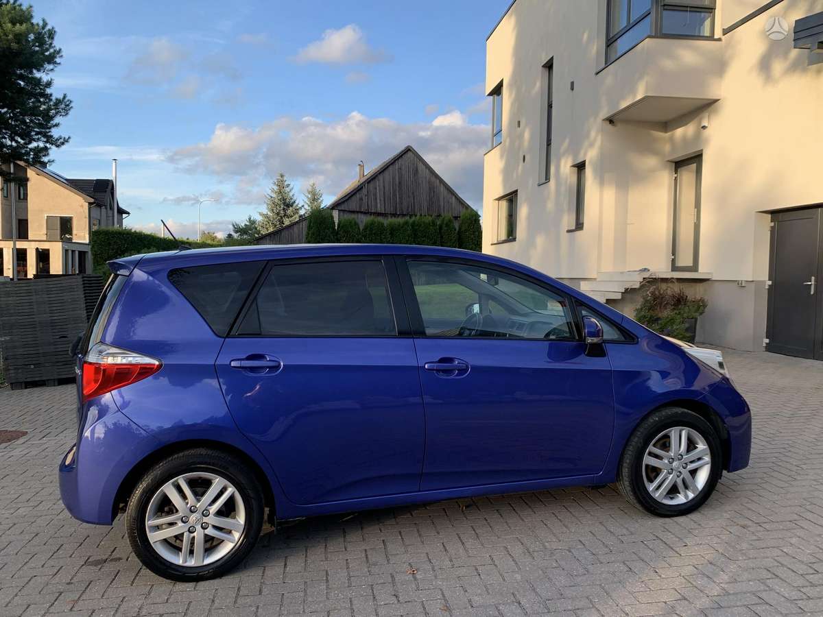 Toyota Verso-S 2011 — engine 1400 cm³