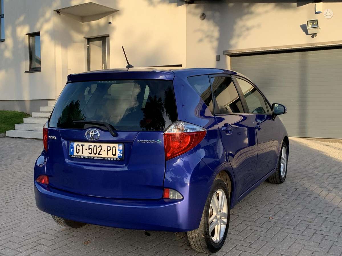 Toyota Verso-S 2011 — photo 5