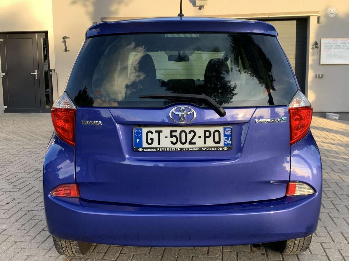 Toyota Verso-S 2011 — photo 6