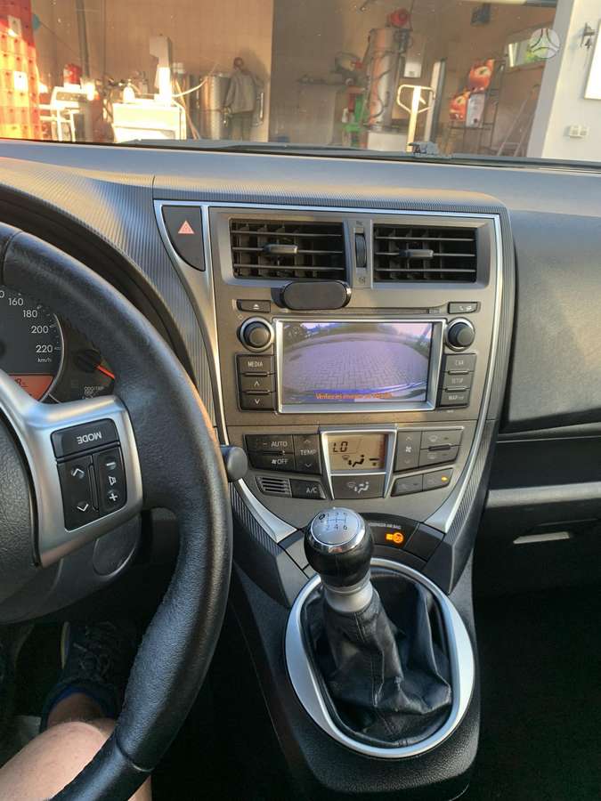 Toyota Verso-S 2011 — photo 7