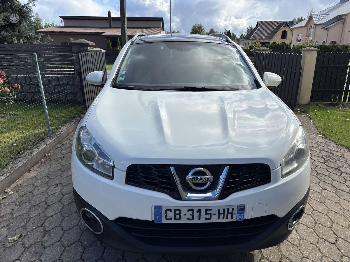 Nissan Qashqai+2 2012 — rear view