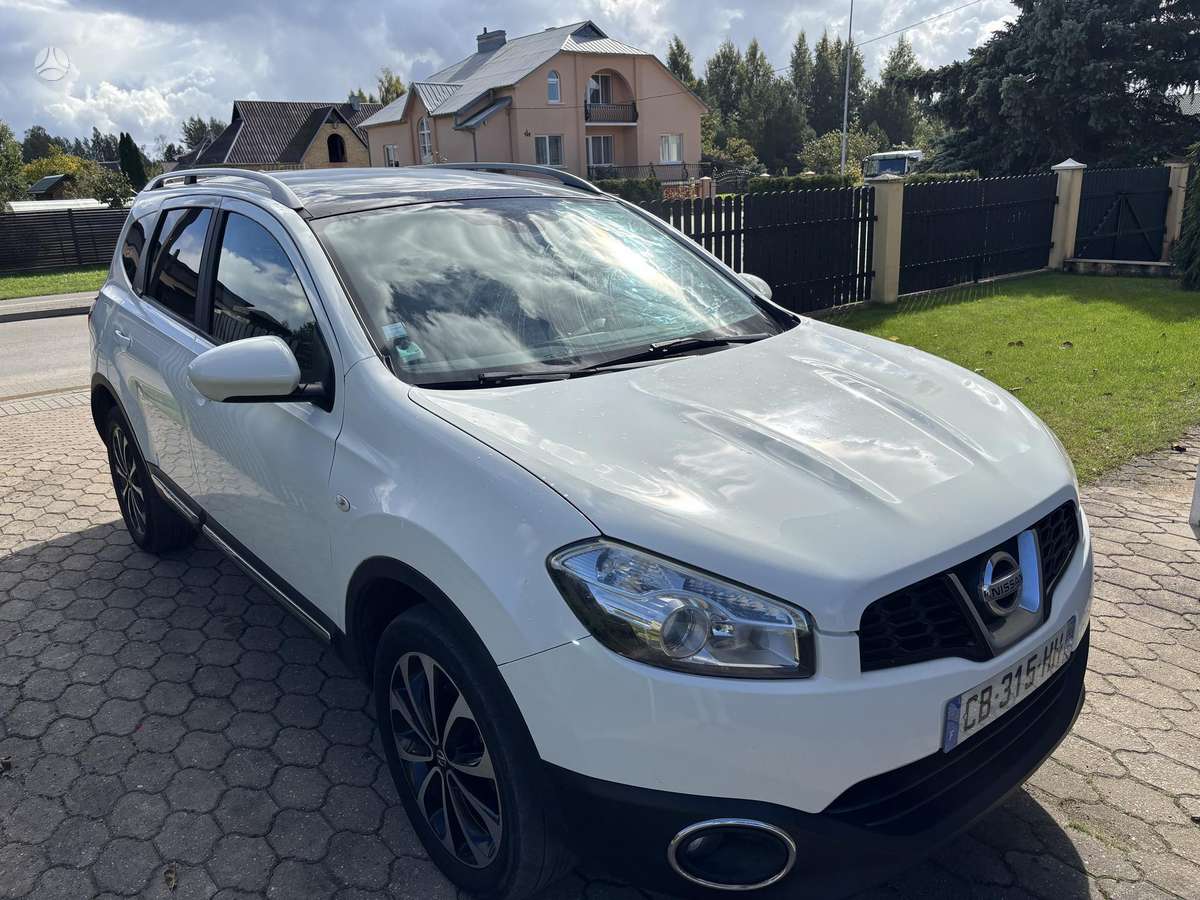 Nissan Qashqai+2 2012 — interior