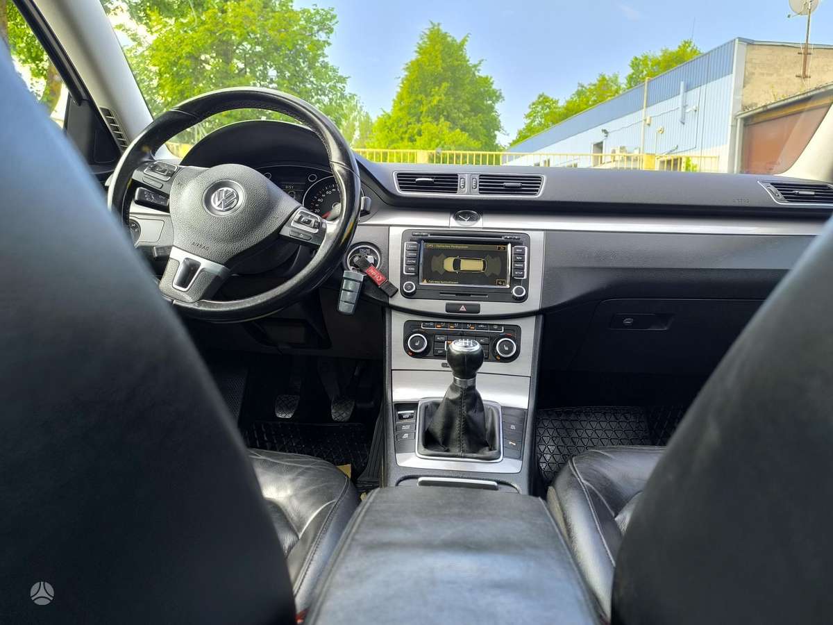 Volkswagen Passat 2012 — photo 10
